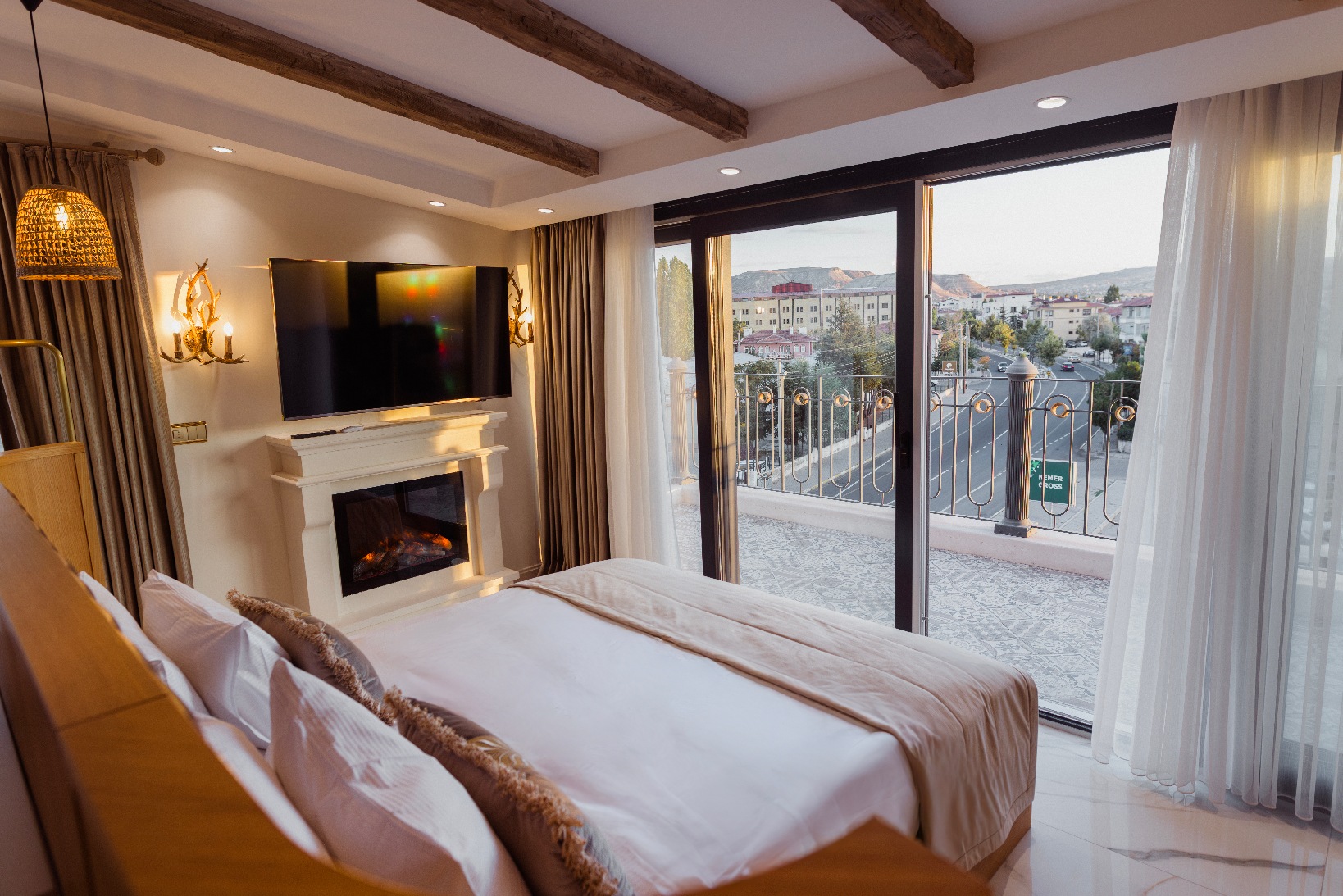 Deluxe Oda Balkonlu, Şömineli ve Jakuzili