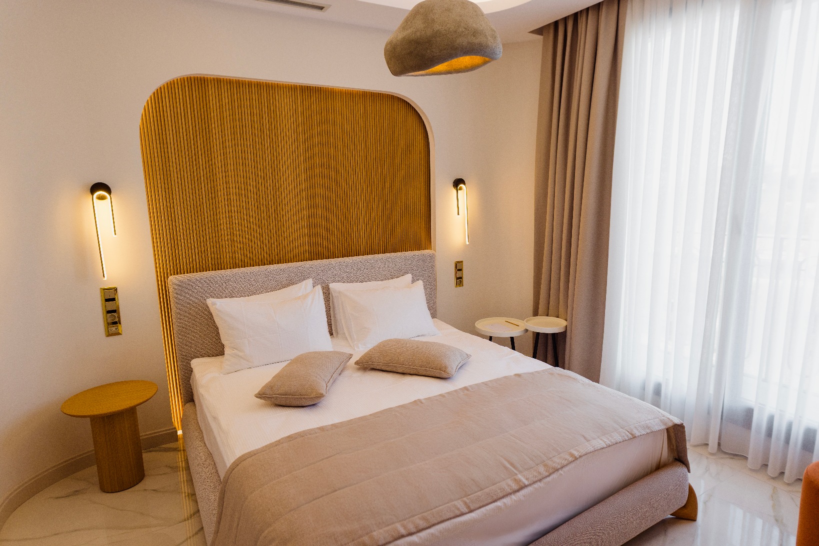 Jakuzili Suit Oda, Şömineli