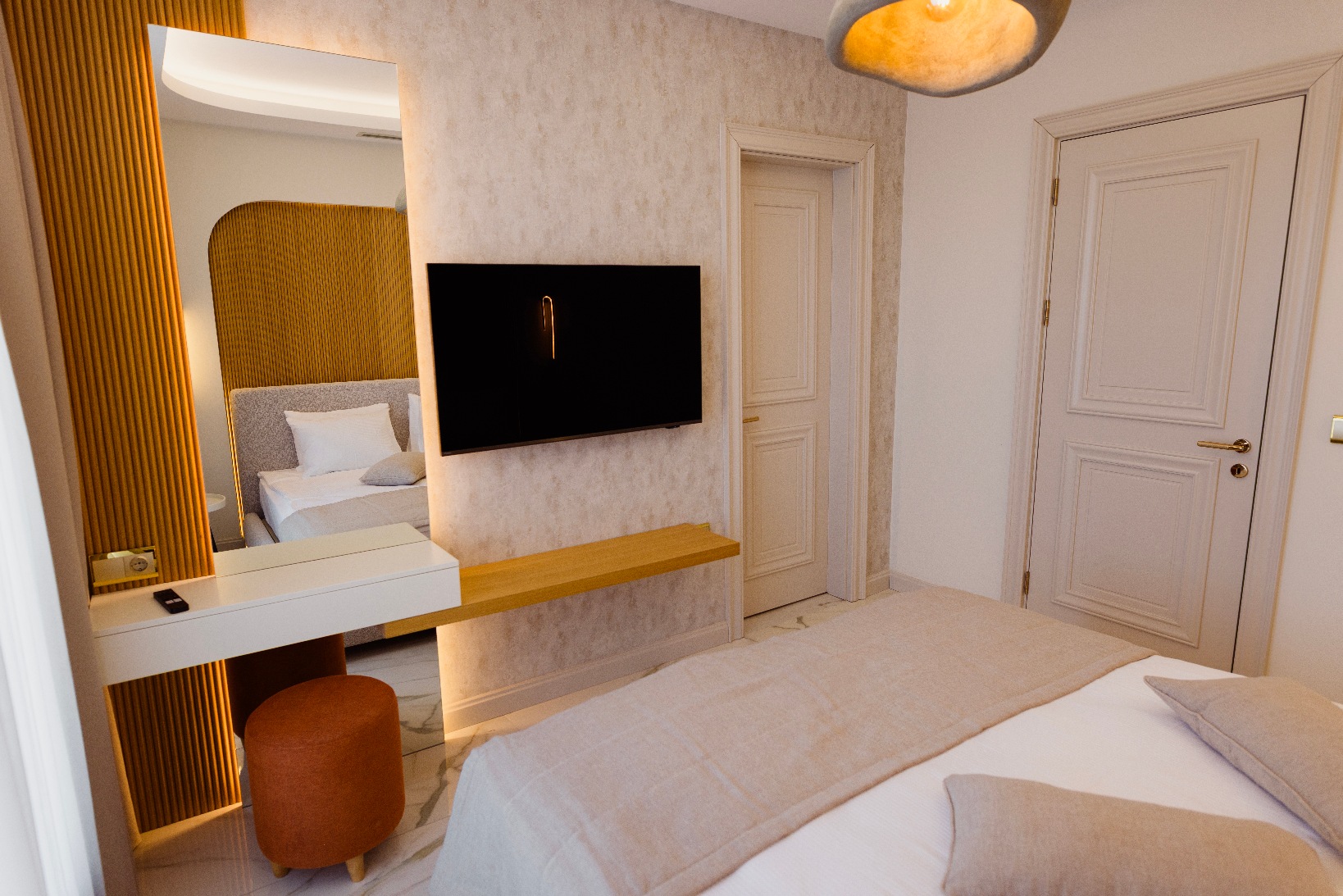 Jakuzili Suit Oda, Şömineli