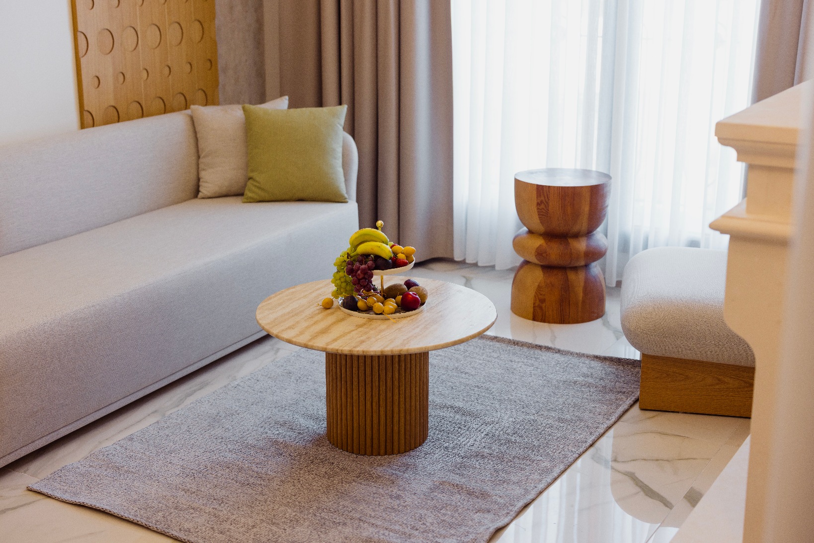 Jakuzili Suit Oda, Şömineli