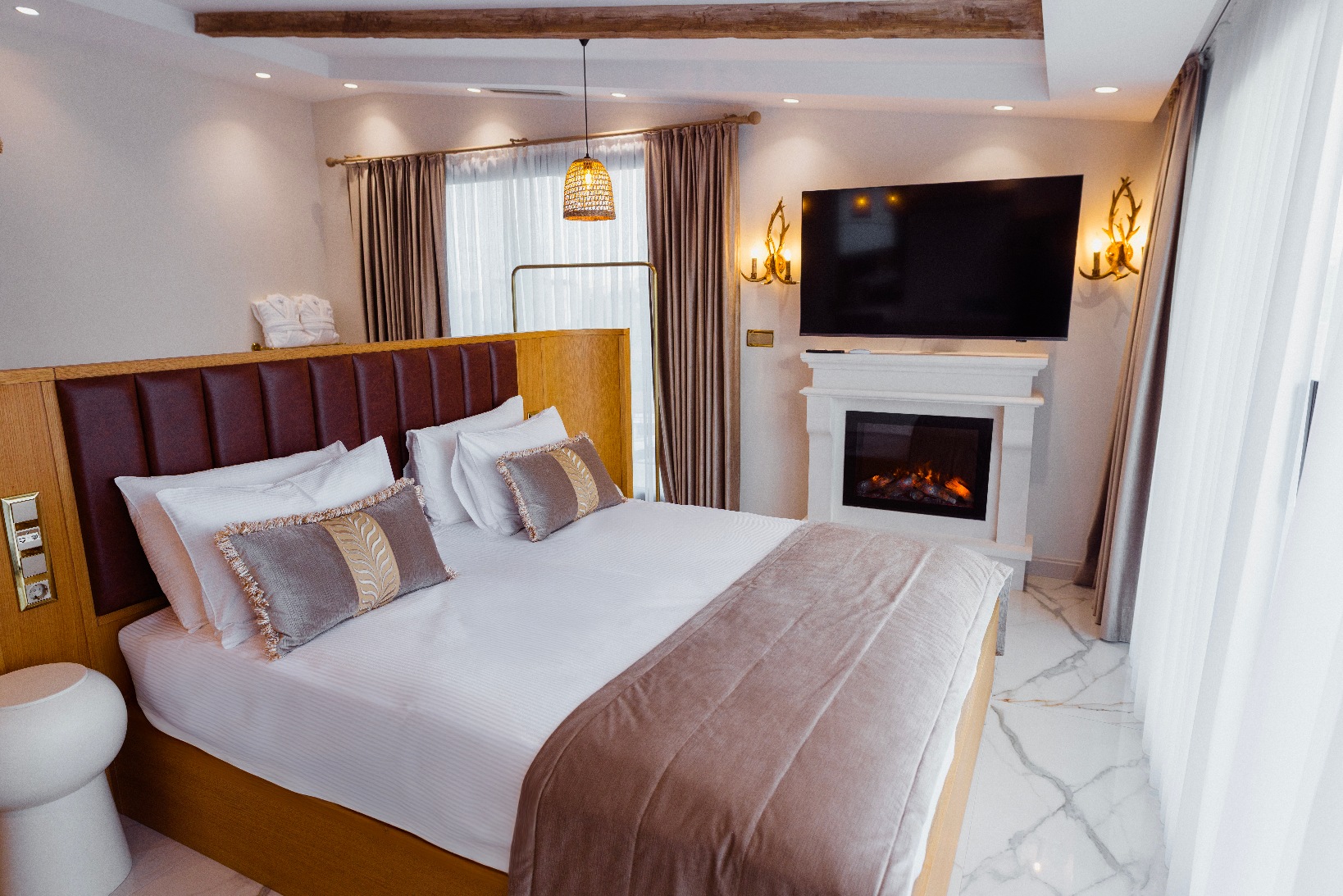 Deluxe Oda Balkonlu, Şömineli ve Jakuzili